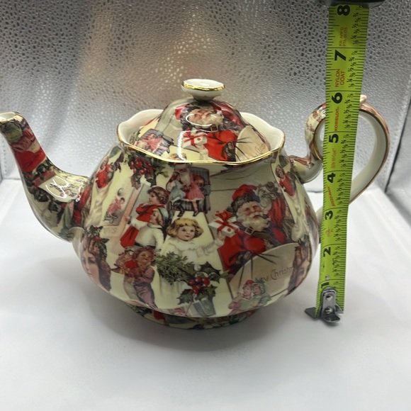 A Special Place, old-time Christmas teapot. - Picture 2 of 6